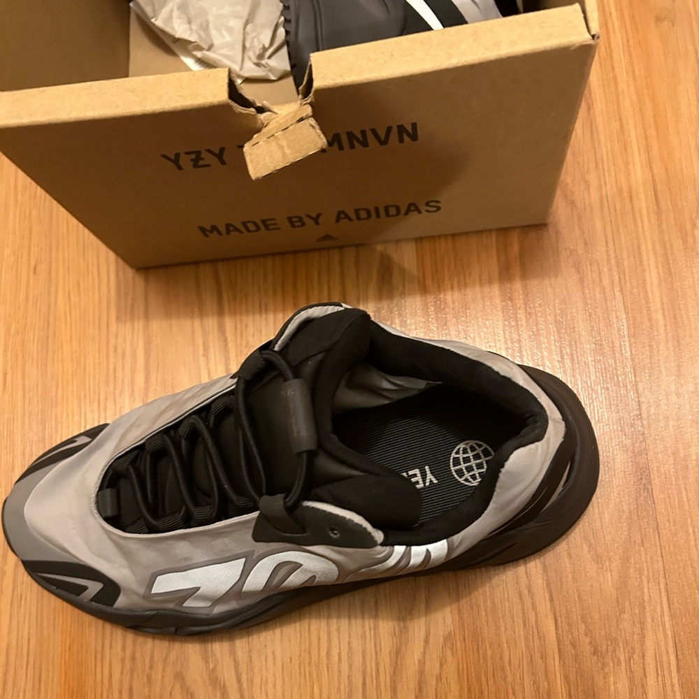 Yeezy 700